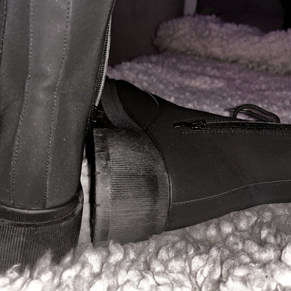 BLACK BOOTS SIZE 8 UNISEX - Picture 3 of 11